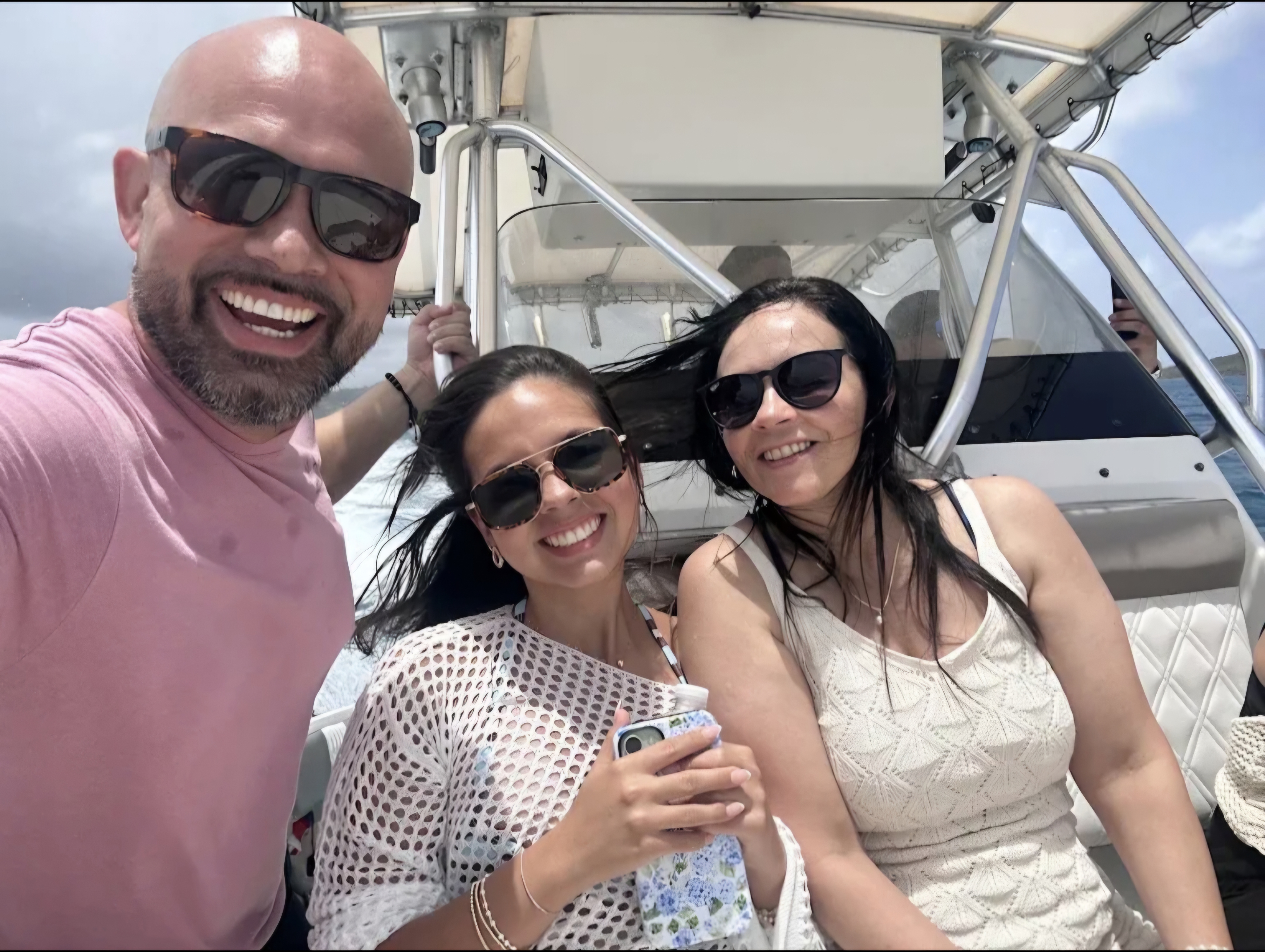 Clientes disfrutando Happy Boat private charter